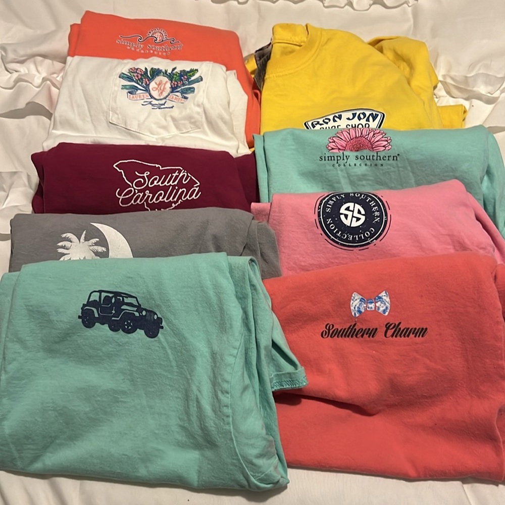 BUNDLE!! All T-shirts are size M they are different brands all in good condition